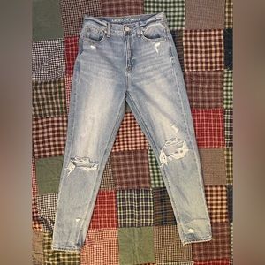 no stains and hardly worn, mom jean fit